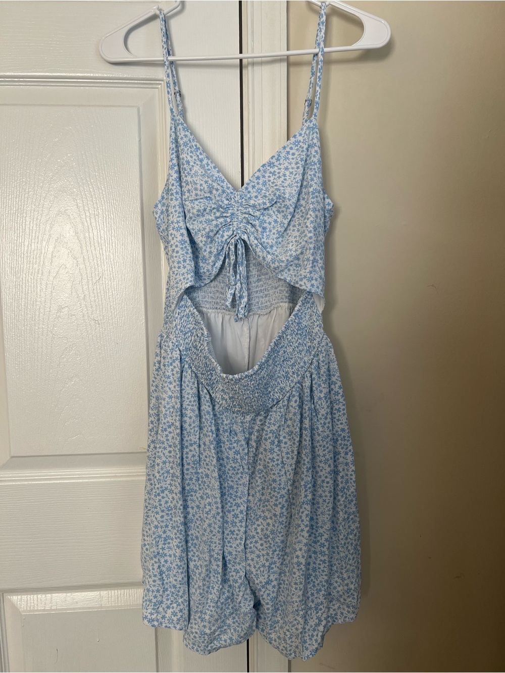 Hollister Blue & White Floral Tie Open Front Smocked Flowy Romper Large Long